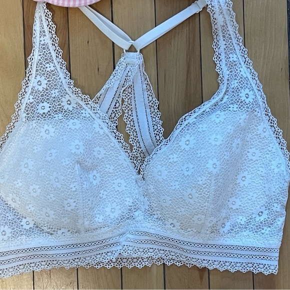 VICTORIA Secret Pink & White Bras - Picture 2 of 10